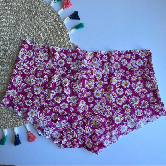 Victoria's Secret The Lacie Shortie Panty Pink Fire Mini Daisy Medium NEW - Picture 4 of 4